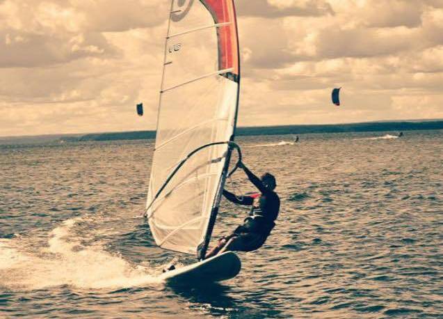 Jan Królak windsurfing ja na windsurfingu